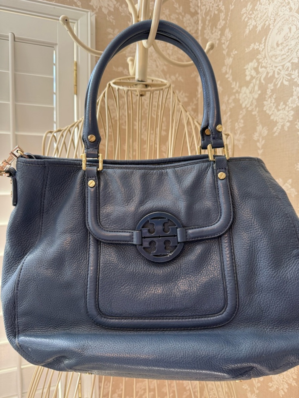 Tory Burch Navy Amanda Pebbled Leather Tote/crossbody with Logo Emblem
